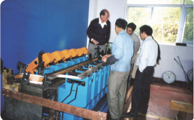 ZCN070S-（2000，9頭/3000，14頭）水發(fā)線棒多頭液壓成型熱壓機(jī)